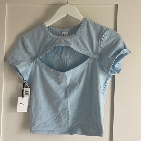 NWT Aritzia TNA t-shirt size medium - Picture 1 of 3